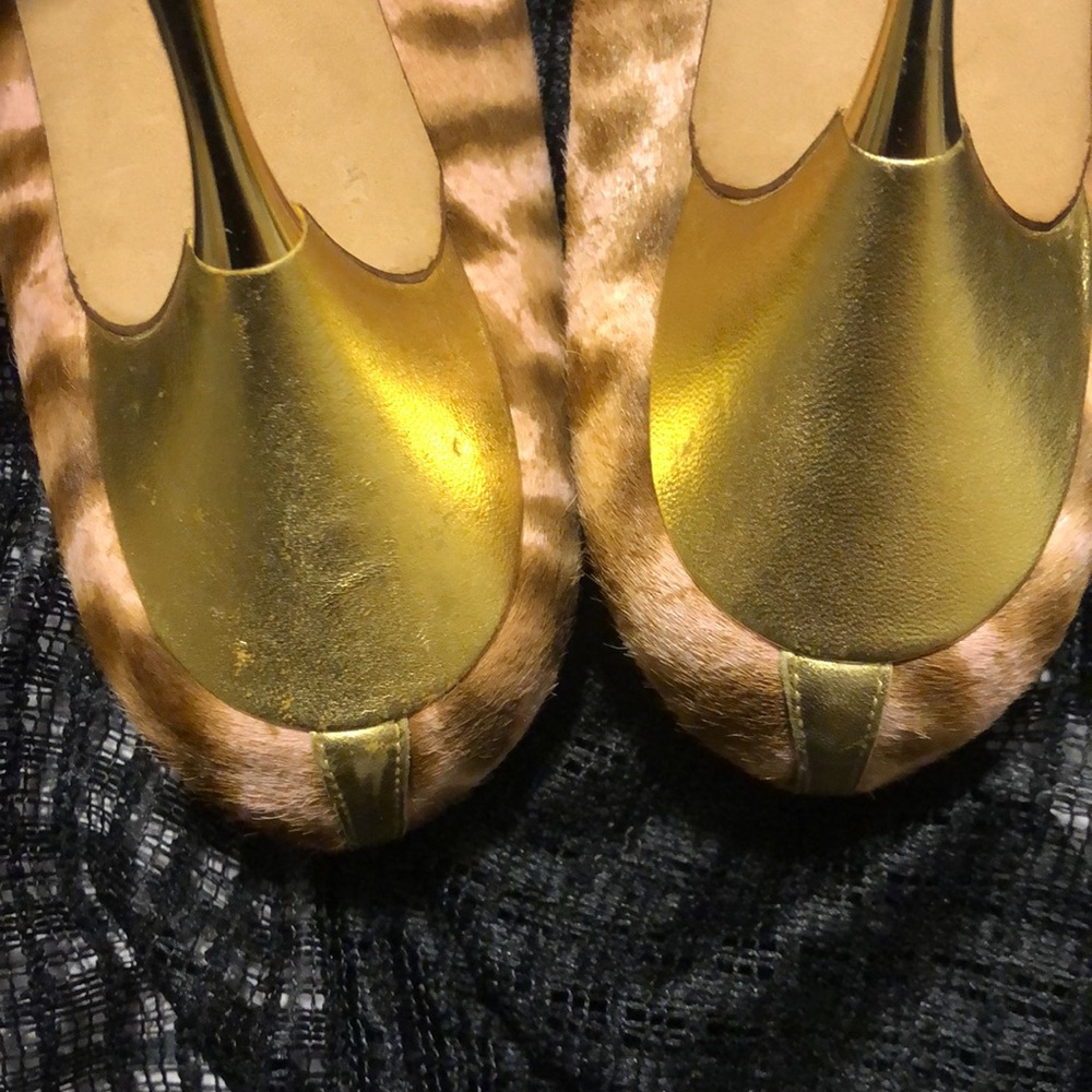 Manolo Blahnik Leopard Print Heels - Picture 9 of 11